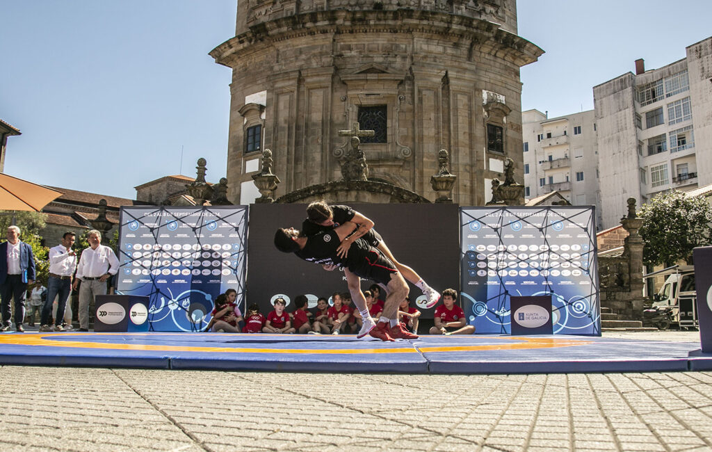 Lydia Pérez y Pablo García realizan una exhibición durante la presentación del Mundial
