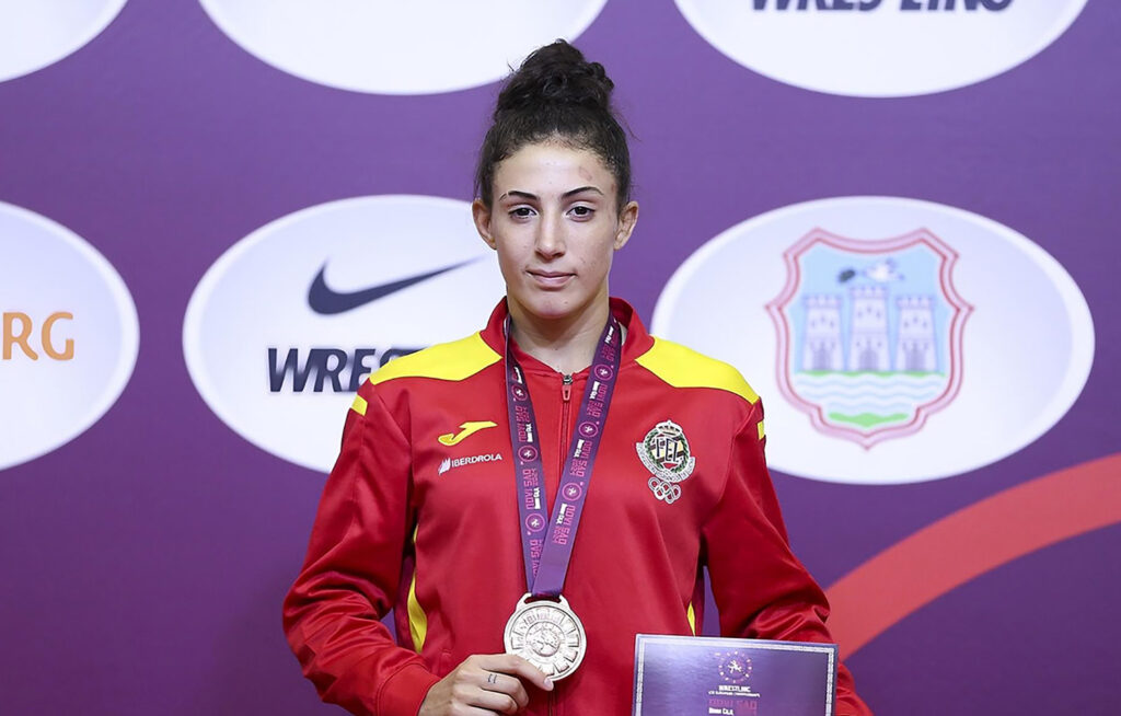 Carla Jaume (53KG), en el podio con la medalla de bronce
